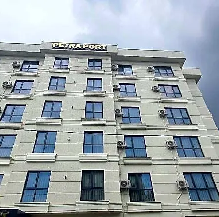 Szálloda Petra Port 4*