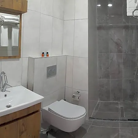 Petra Port Hotel 4*