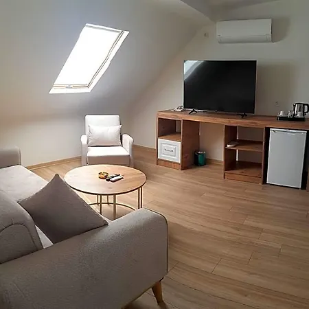 Szálloda Petra Port 4*
